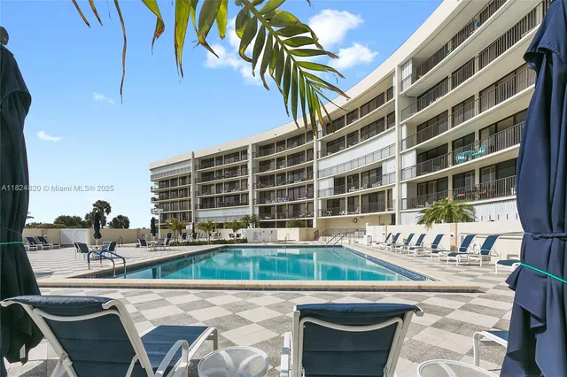 $800,000 | 1300 Florida A1A, Unit 311, Jupiter, FL 33477