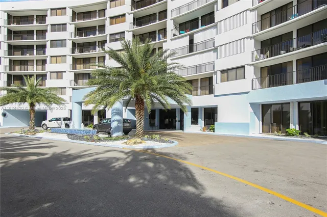 $800,000 | 1300 Florida A1A, Unit 311, Jupiter, FL 33477