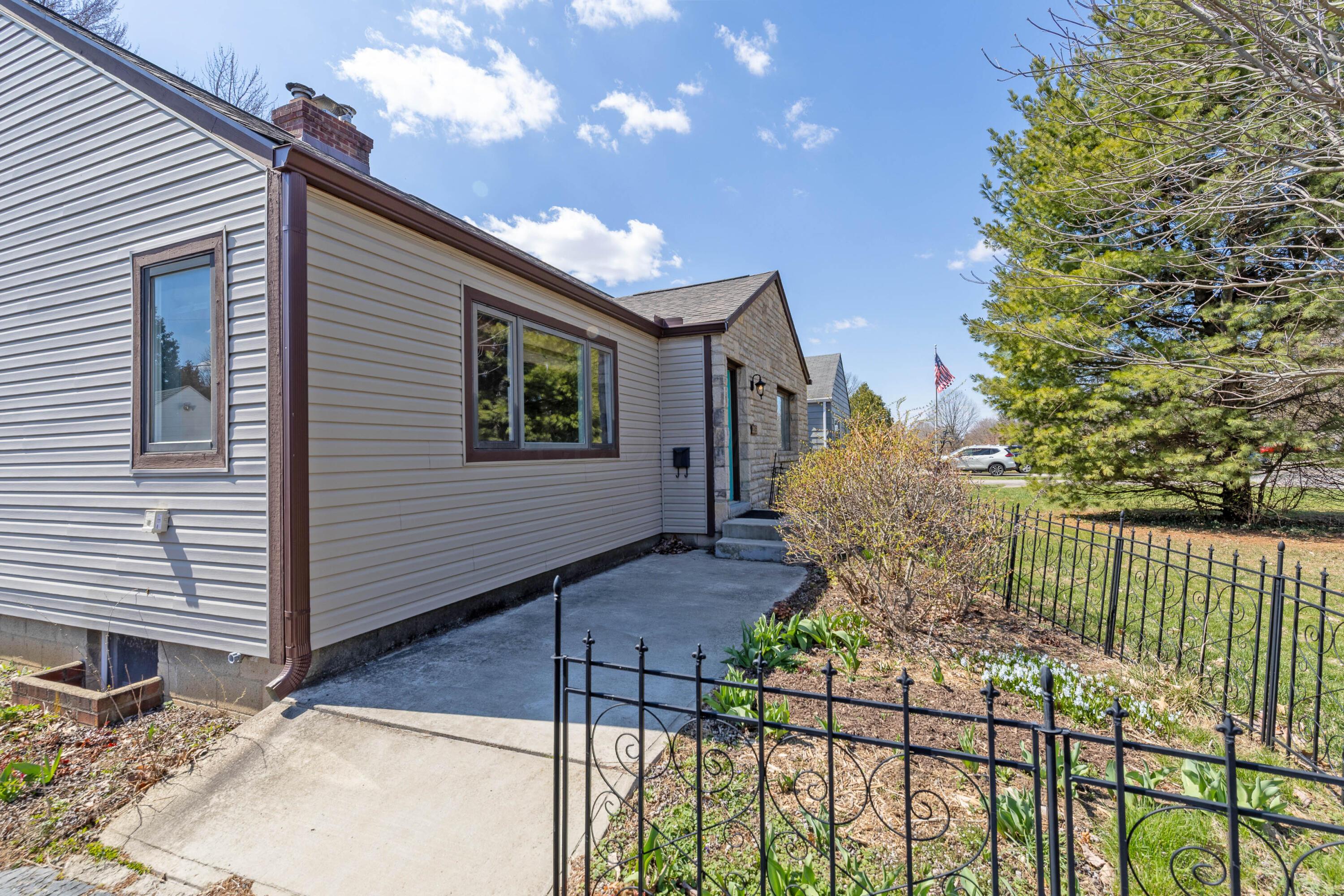 2033 Zollinger Road Columbus, OH 43221 - Photo 6 of 44 6. Front Walkway
