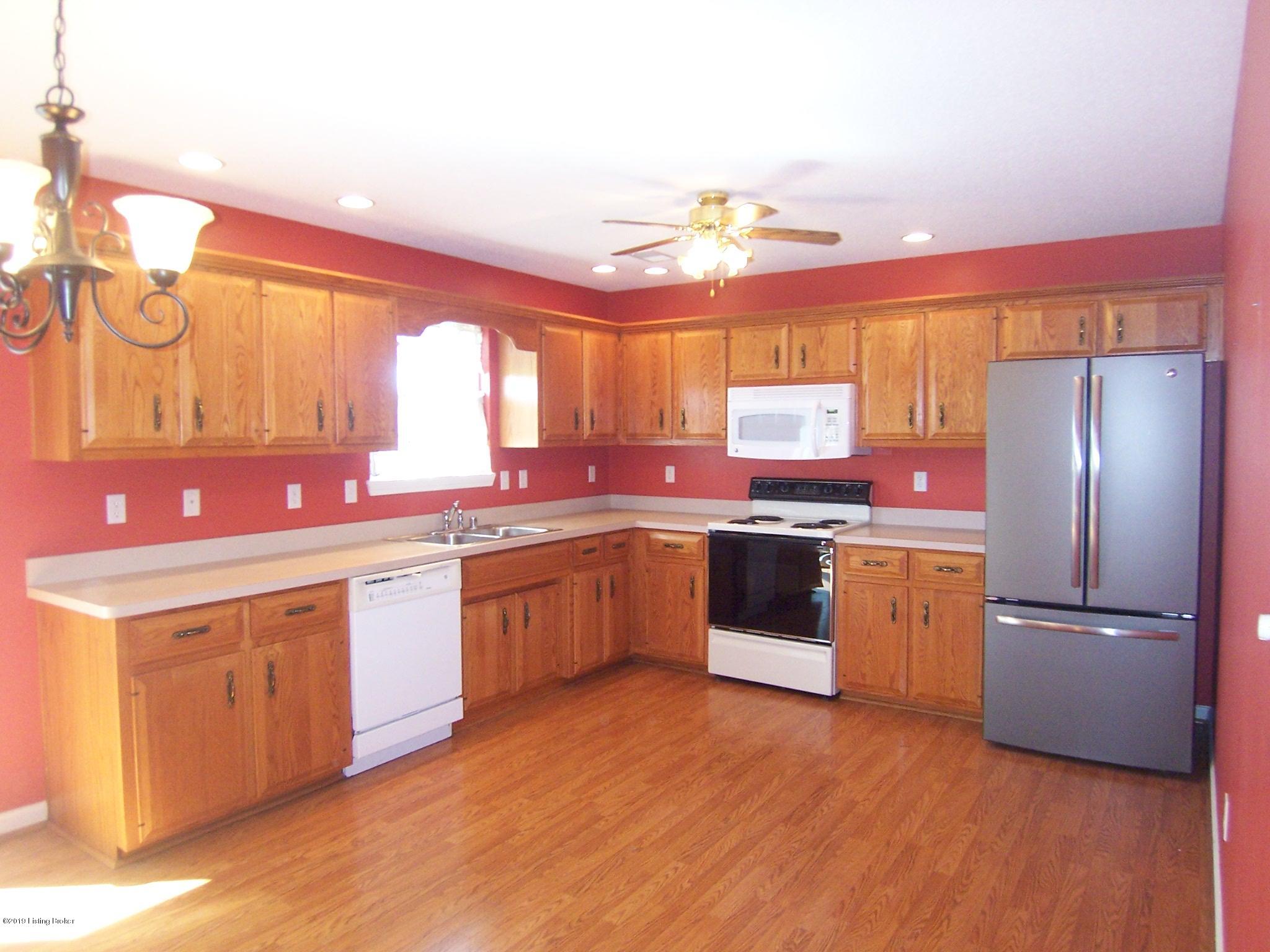 515 Ed Pile Road Bardstown, KY 40004 - Photo 6 of 25 Eat in Kitchen comes equipped with full compliment of appliances