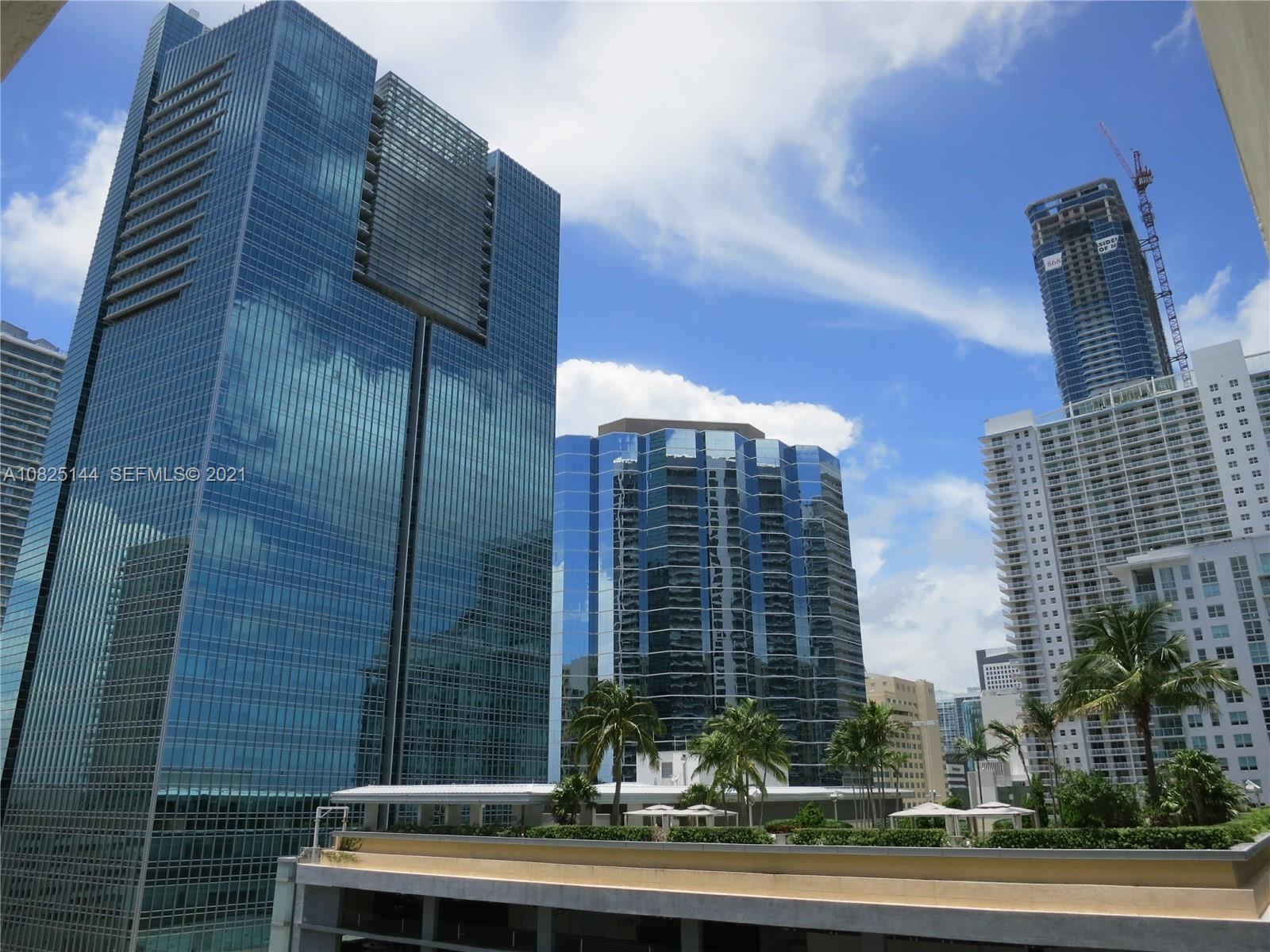 170 Southeast 14th Street, Unit 1507 Miami, FL 33131 - Photo 17 of 25 a front view of a building