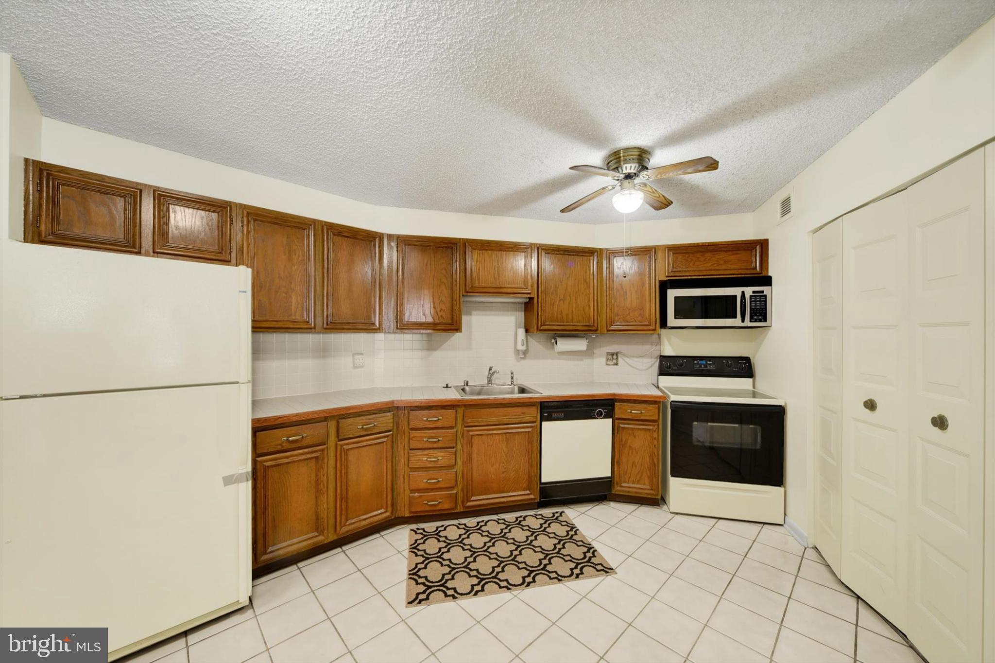 205 East Joppa Road, Unit 1604 Towson, MD 21286 - Photo 7 of 24 a kitchen with stainless steel appliances a refrigerator sink and cabinets