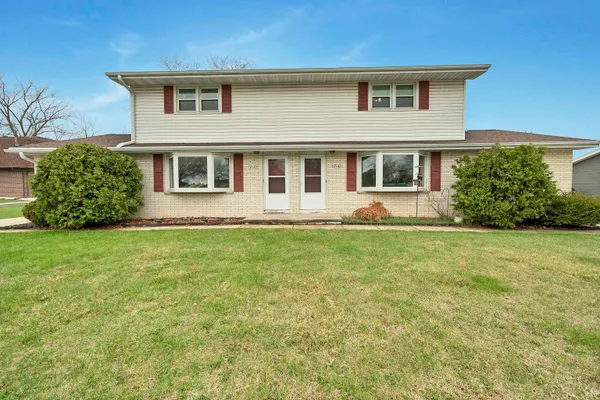 $499,900 | 2110 Elm View Drive, Green Bay, WI 54304