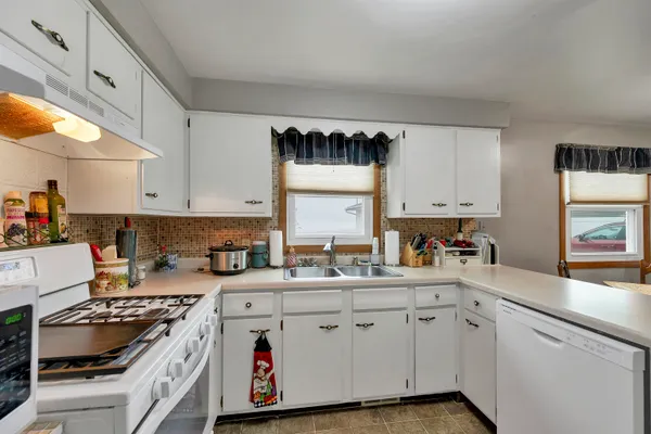 $499,900 | 2110 Elm View Drive, Green Bay, WI 54304