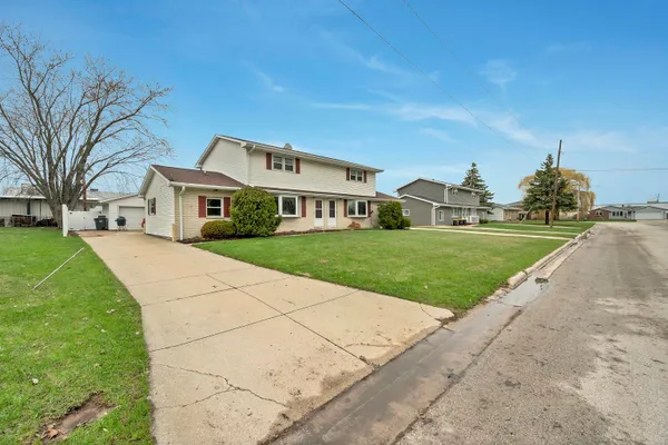 $499,900 | 2110 Elm View Drive, Green Bay, WI 54304