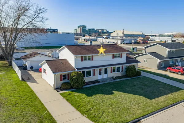 $499,900 | 2110 Elm View Drive, Green Bay, WI 54304
