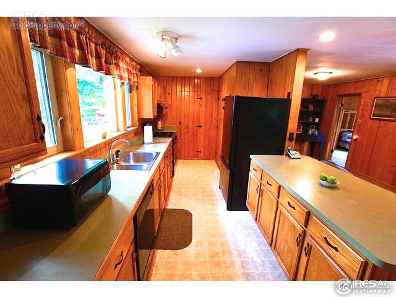169 Poudre River Road Bellvue, CO 80512 - Photo 4 of 20 Big open kitchen