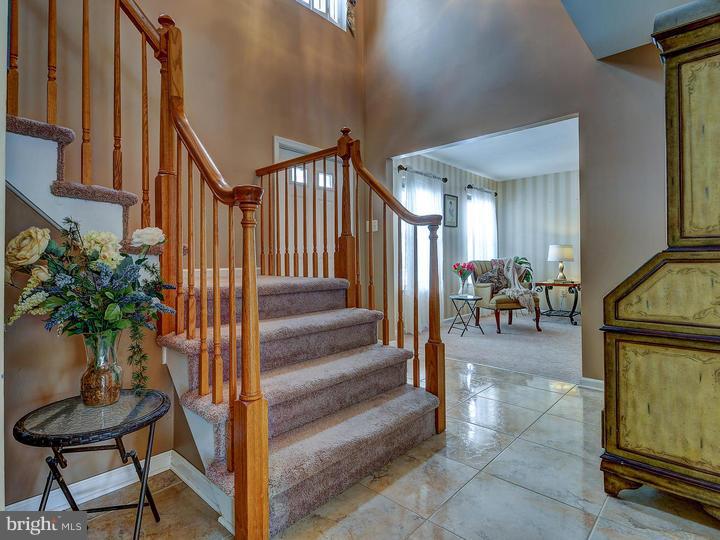 21 Amberfield Road Robbinsville, NJ 08691 - Photo 2 of 25 Foyer