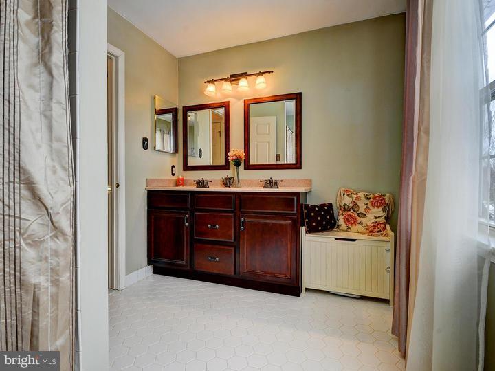21 Amberfield Road Robbinsville, NJ 08691 - Photo 14 of 25 Master Bathroom