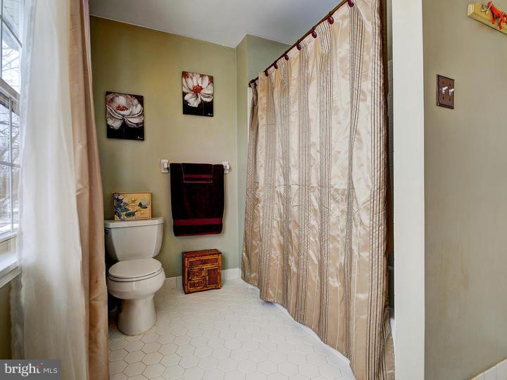 21 Amberfield Road Robbinsville, NJ 08691 - Photo 15 of 25 Master Bathroom
