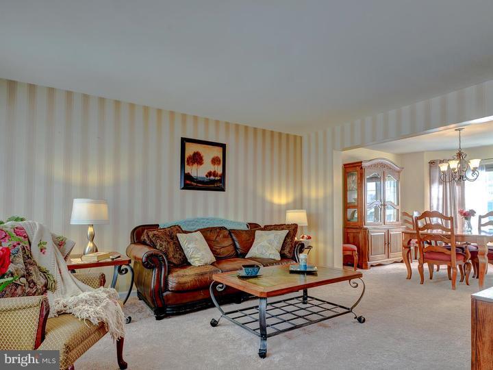 21 Amberfield Road Robbinsville, NJ 08691 - Photo 3 of 25 Living Room