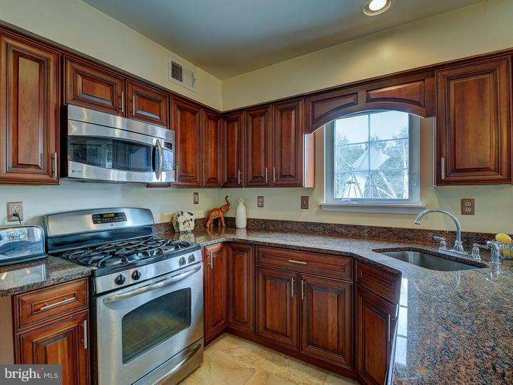 21 Amberfield Road Robbinsville, NJ 08691 - Photo 8 of 25 Kitchen
