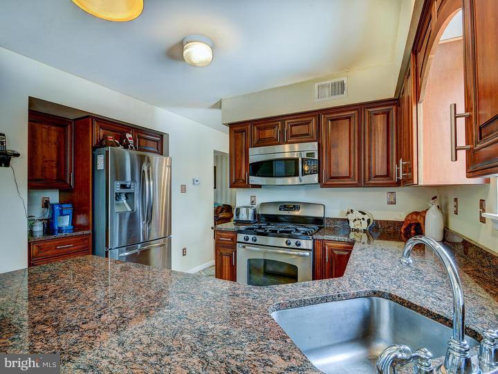 21 Amberfield Road Robbinsville, NJ 08691 - Photo 9 of 25 Kitchen