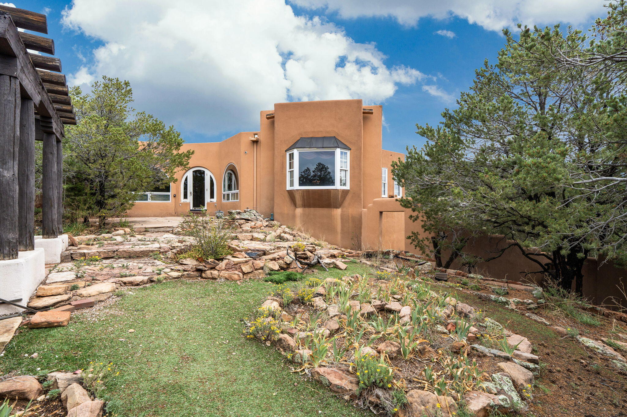 689 Gonzales Road Santa Fe, NM 87501 - Photo 6 of 46 Gallery Image 6