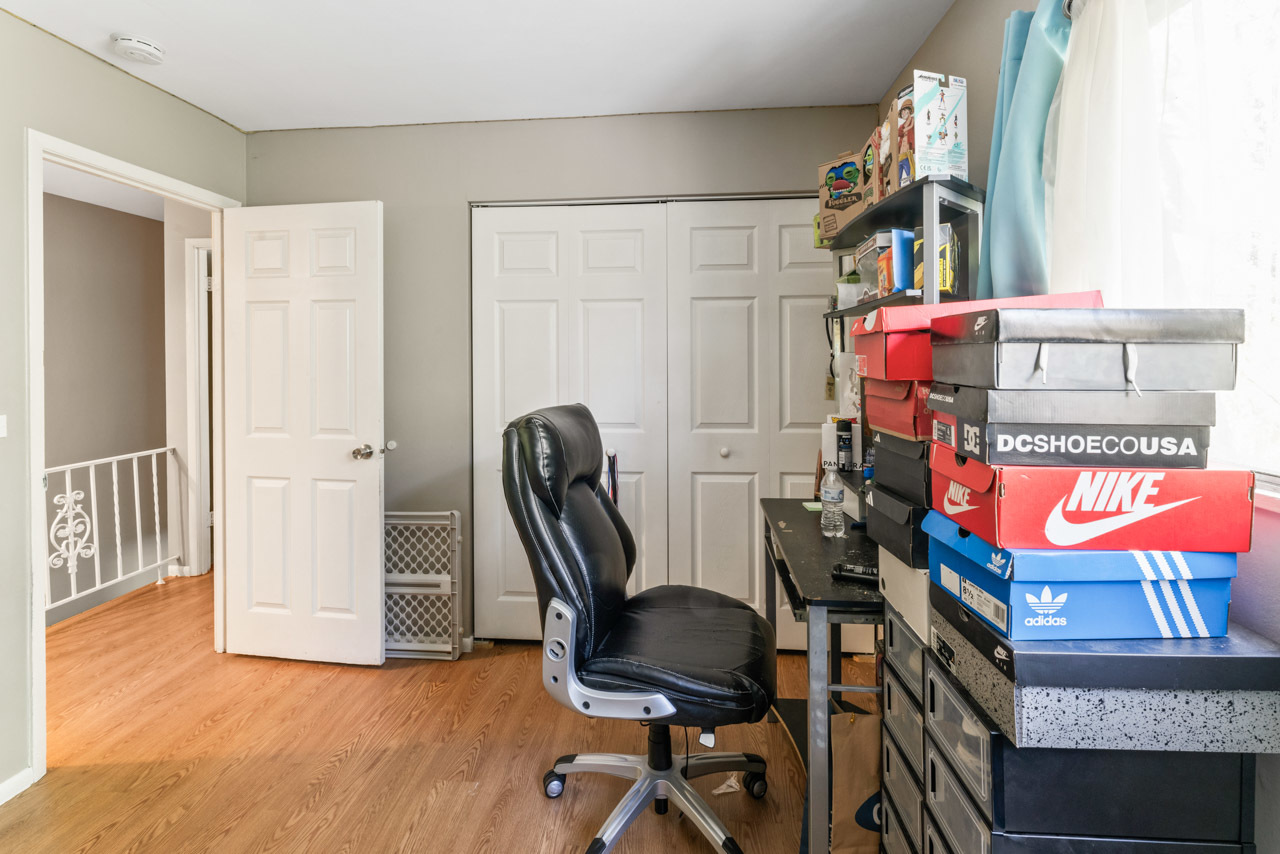 2504 West Algonquin Road, Unit 17 Rolling Meadows, IL 60008 - Photo 15 of 21 a view of a room with gym equipment