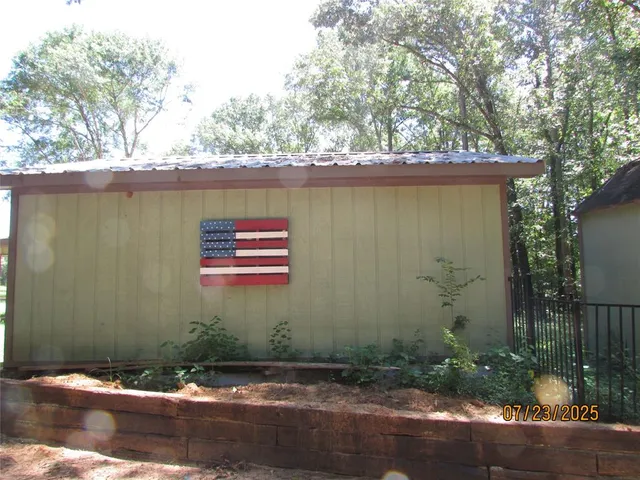 a view of a yard with a tree