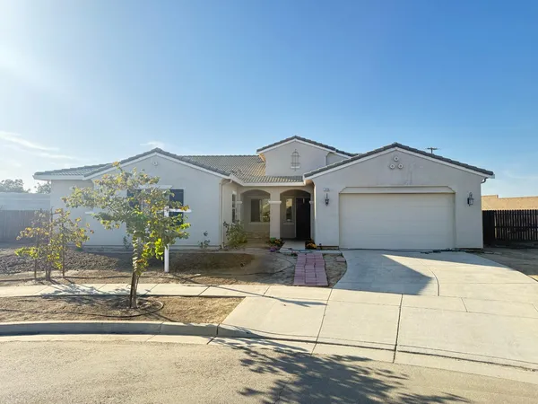 $729,900 | 3456 North Discovery Way, Hanford, CA 93230