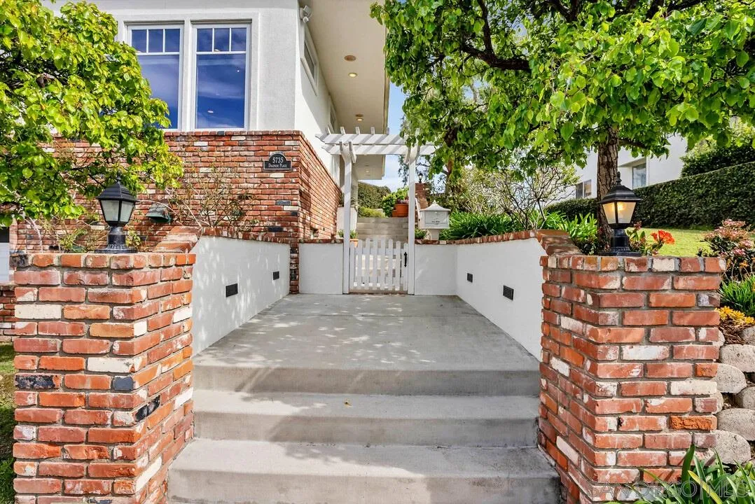 5735 Dolphin Place La Jolla, CA 92037 - Photo 65 of 75 a building view