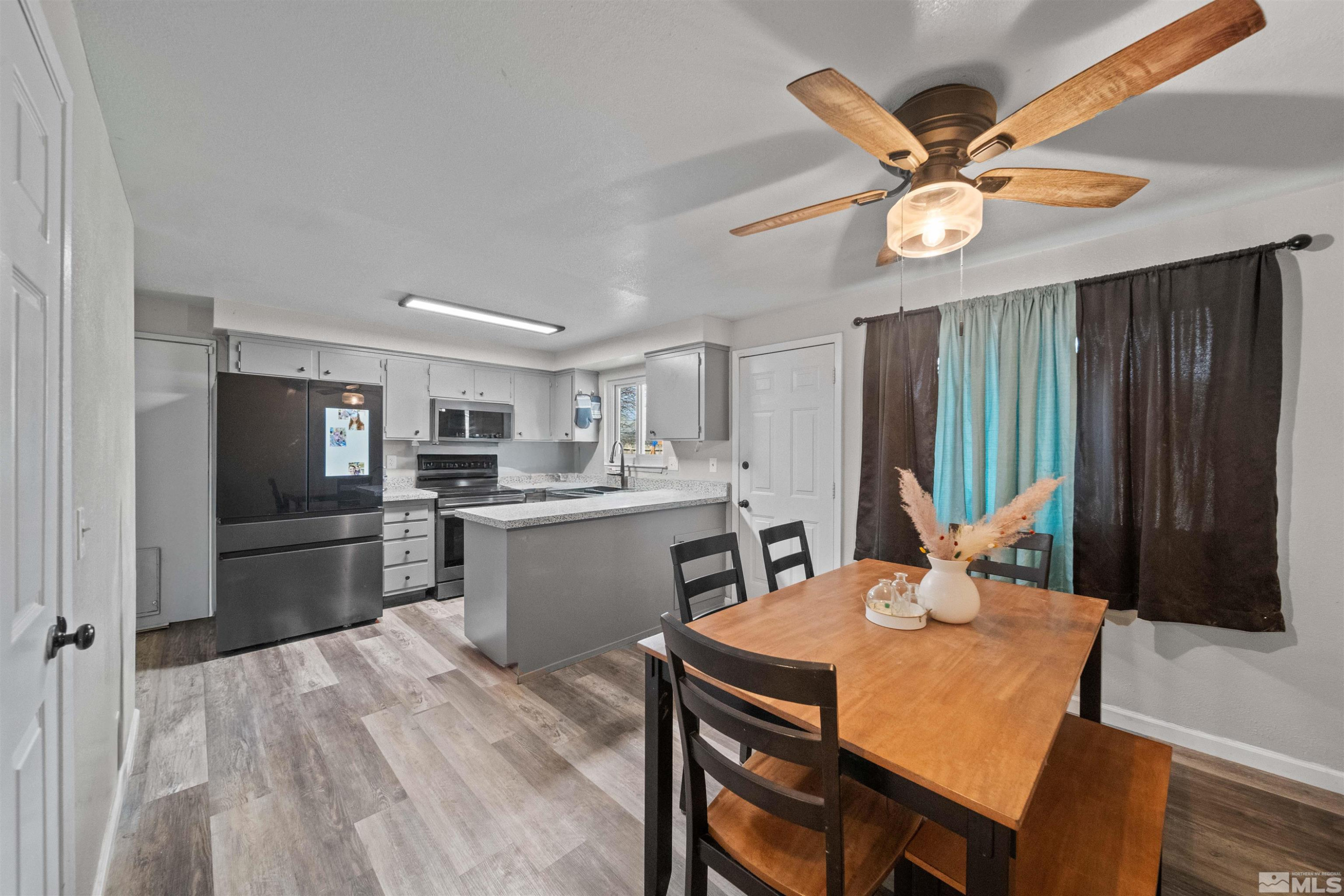 565 Spruce Drive Fernley, NV 89408 - Photo 6 of 19 a kitchen with a table chairs a sink and refrigerator