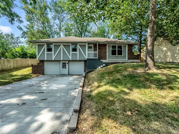 $315,000 | 1300 Northeast Browning Lane, Lee's Summit, MO 64086