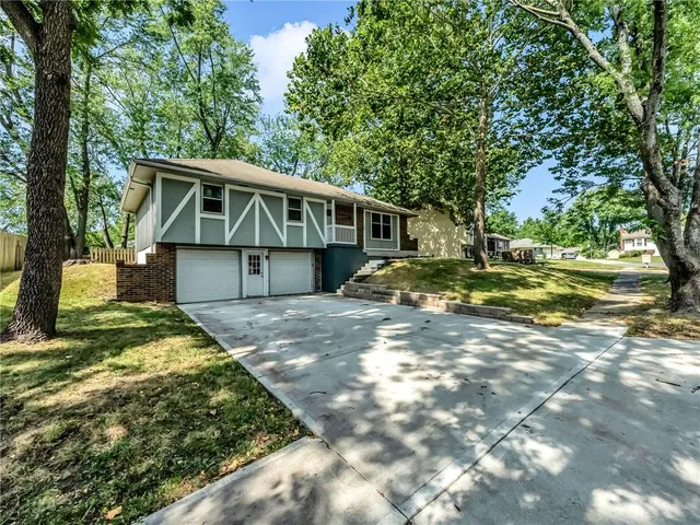 $320,000 | 1300 Northeast Browning Lane, Lee's Summit, MO 64086