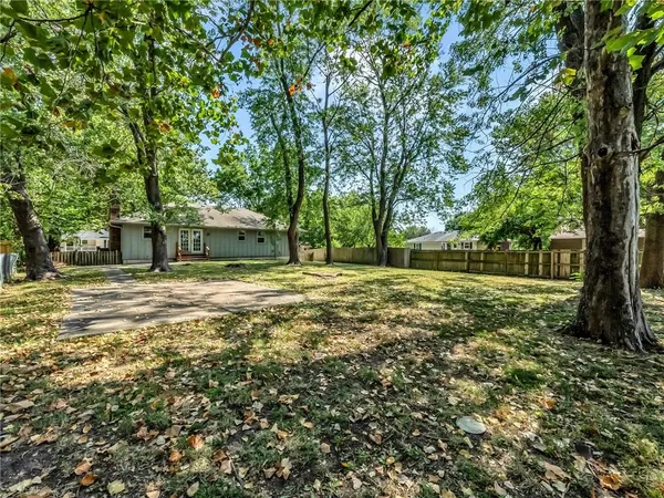 $315,000 | 1300 Northeast Browning Lane, Lee's Summit, MO 64086
