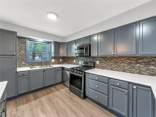 $315,000 | 1300 Northeast Browning Lane, Lee's Summit, MO 64086