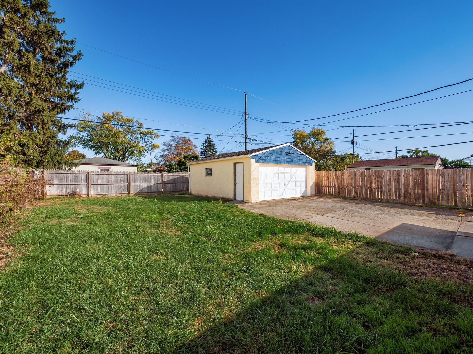 884 Bruckner Road Columbus, OH 43207 - Photo 29 of 29 Nice rear yard