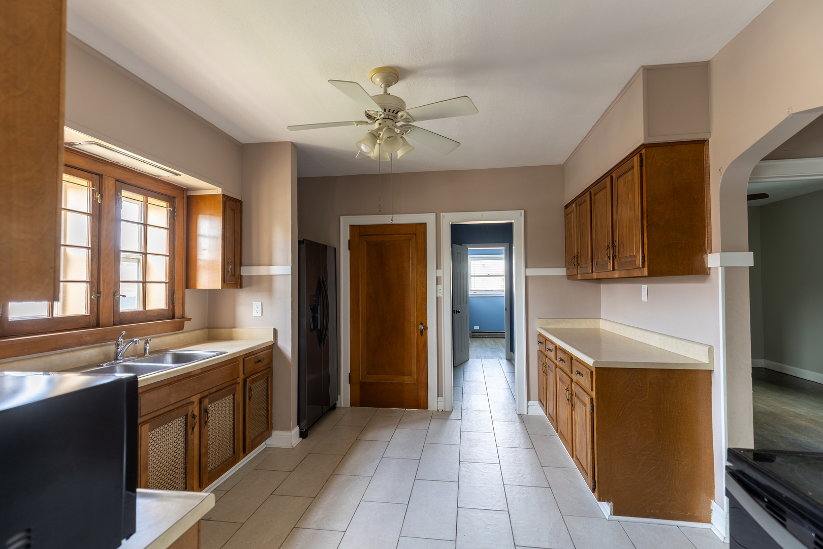 2246 Clinton Avenue Berwyn, IL 60402 - Photo 4 of 28