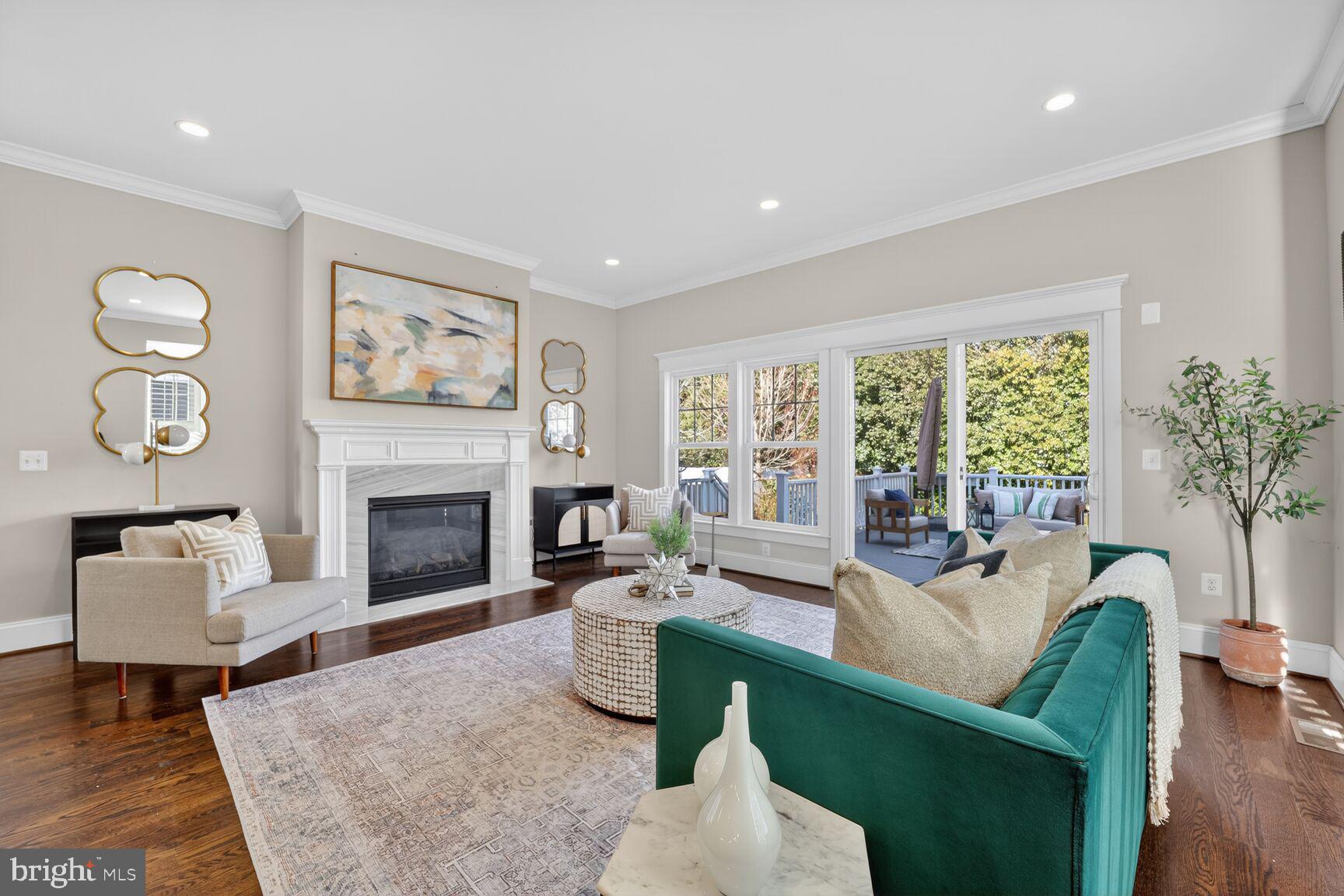 8113 Wellington Road Alexandria, VA 22308 - Photo 4 of 60