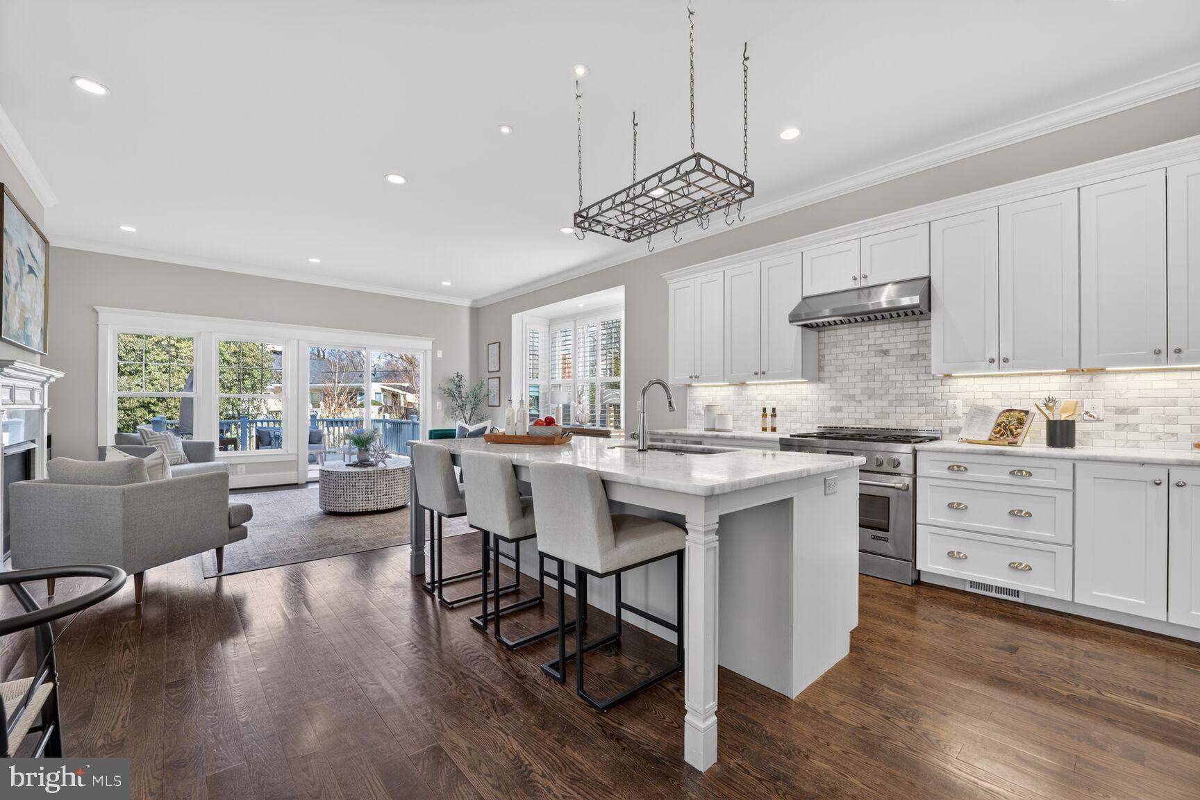 8113 Wellington Road Alexandria, VA 22308 - Photo 6 of 60