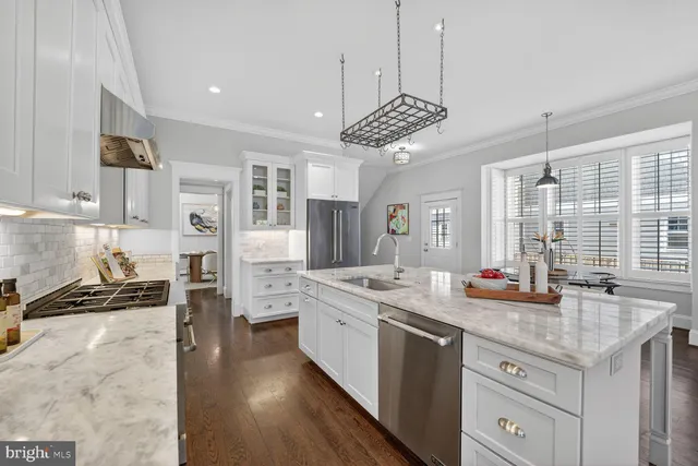 $1,385,000 | 8113 Wellington Road, Alexandria, VA 22308