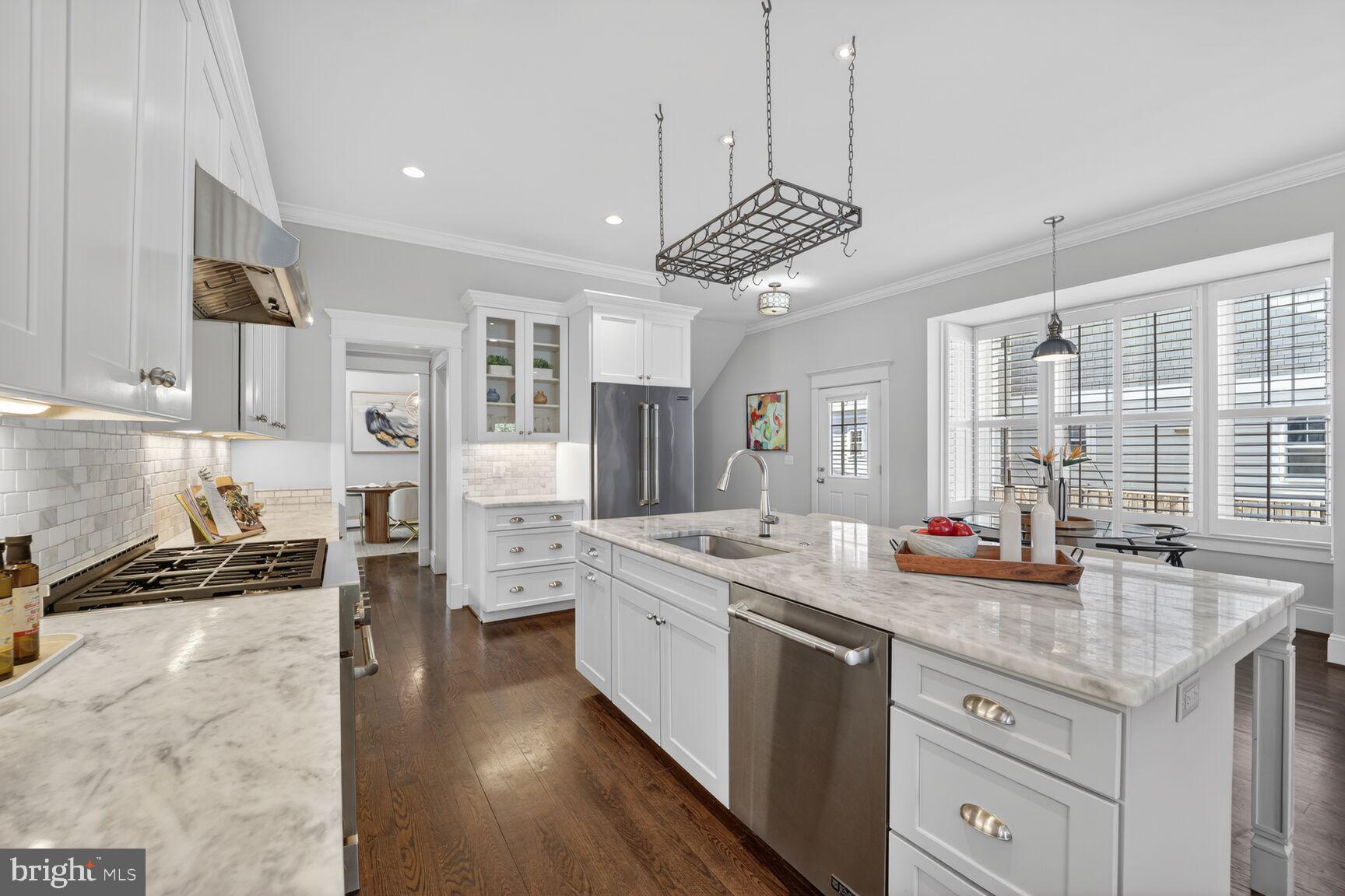 8113 Wellington Road Alexandria, VA 22308 - Photo 8 of 60