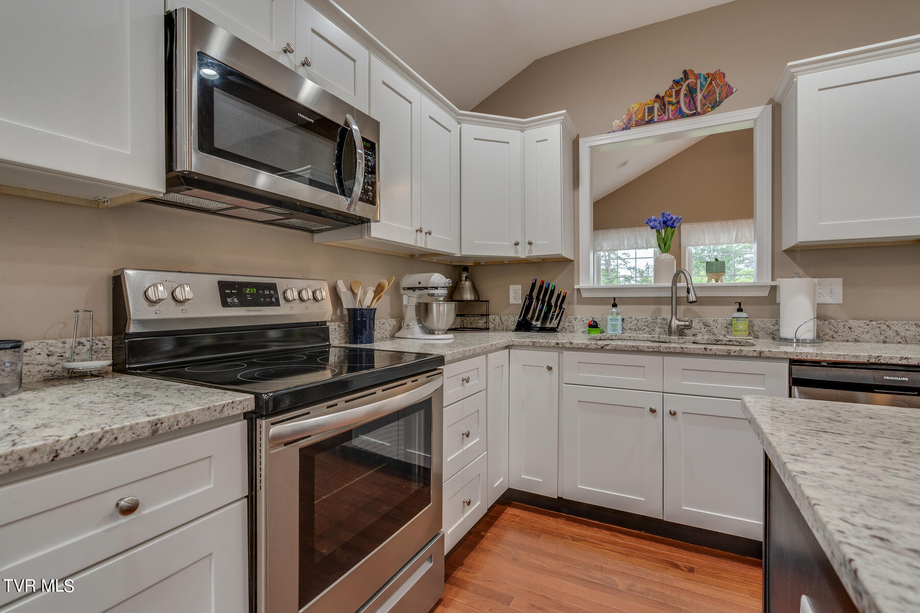 1932 Seaver Road Kingsport, TN 37660 - Photo 12 of 34 012