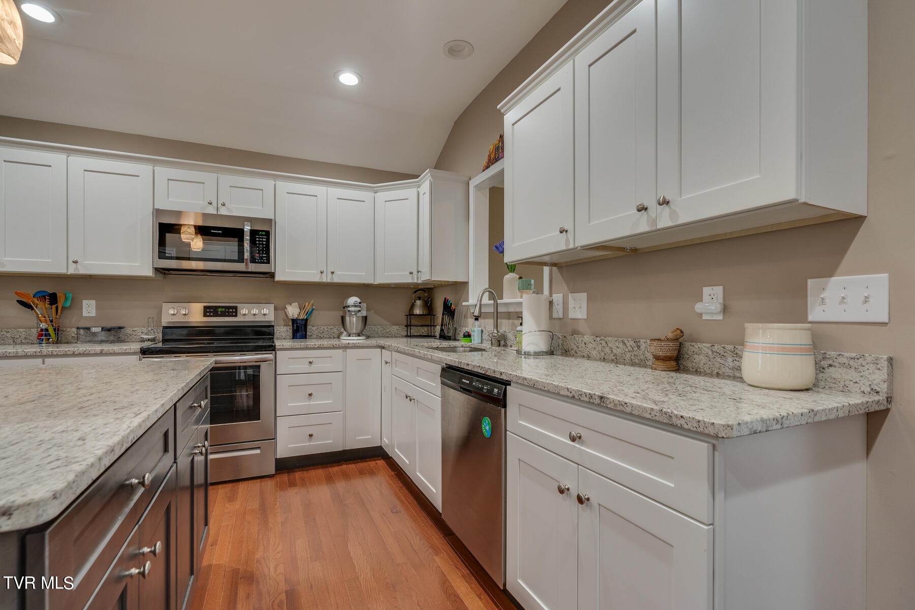1932 Seaver Road Kingsport, TN 37660 - Photo 13 of 34 013