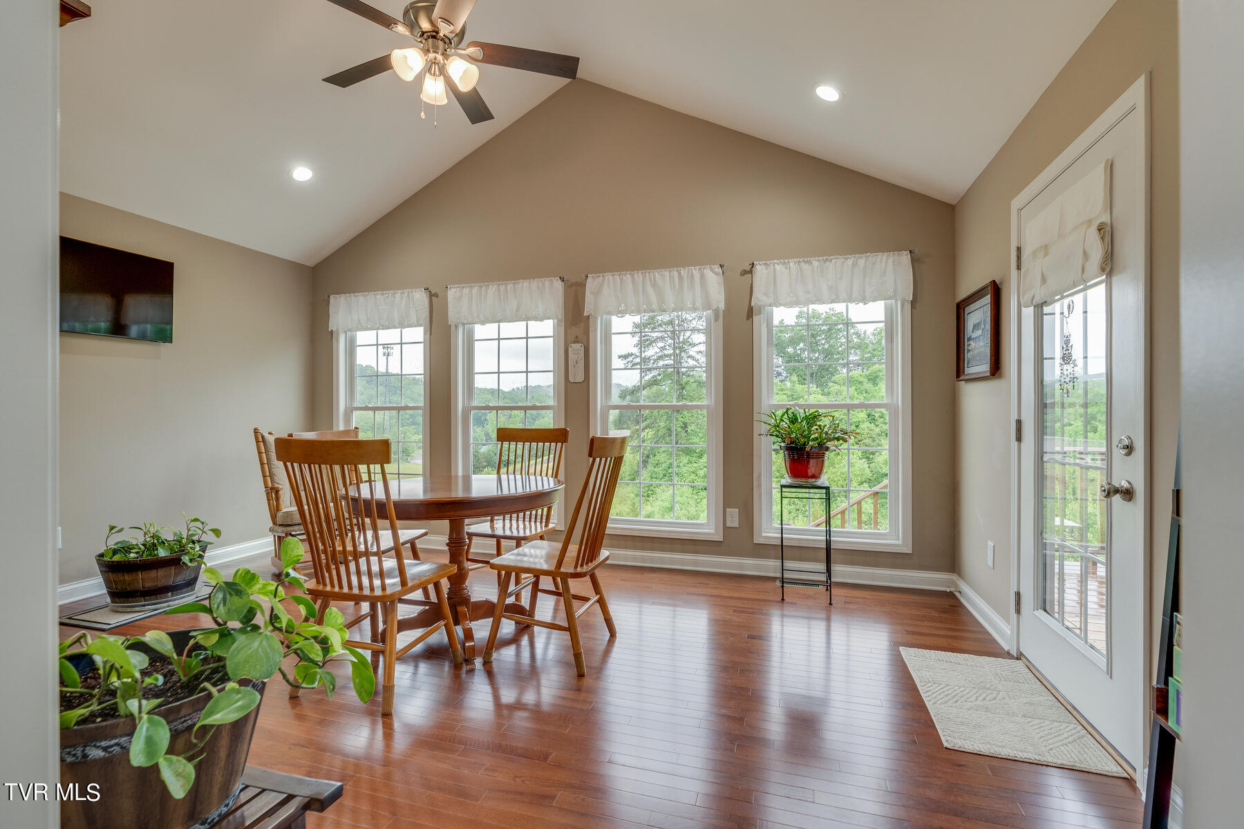 1932 Seaver Road Kingsport, TN 37660 - Photo 14 of 34 014