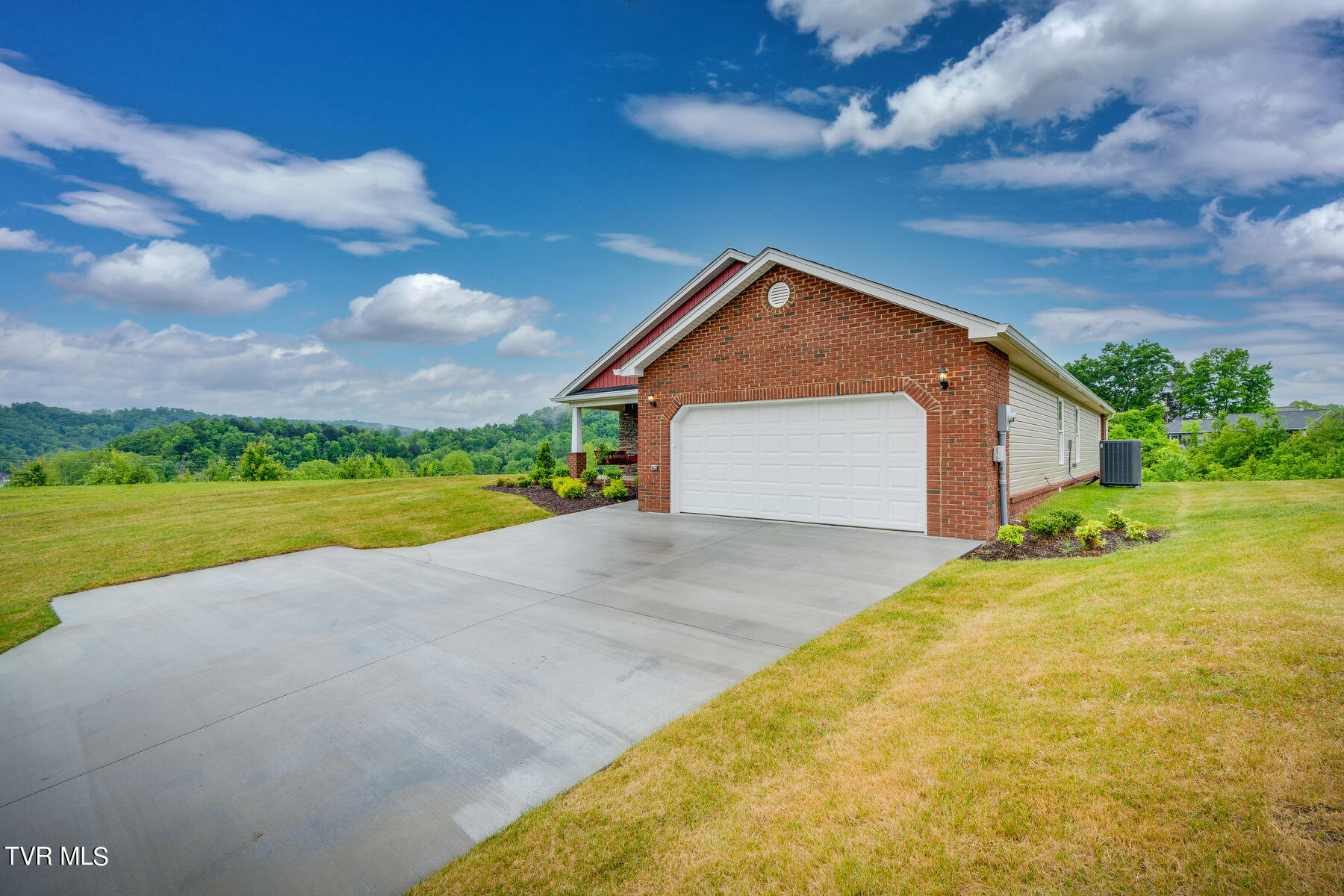 1932 Seaver Road Kingsport, TN 37660 - Photo 3 of 34 003
