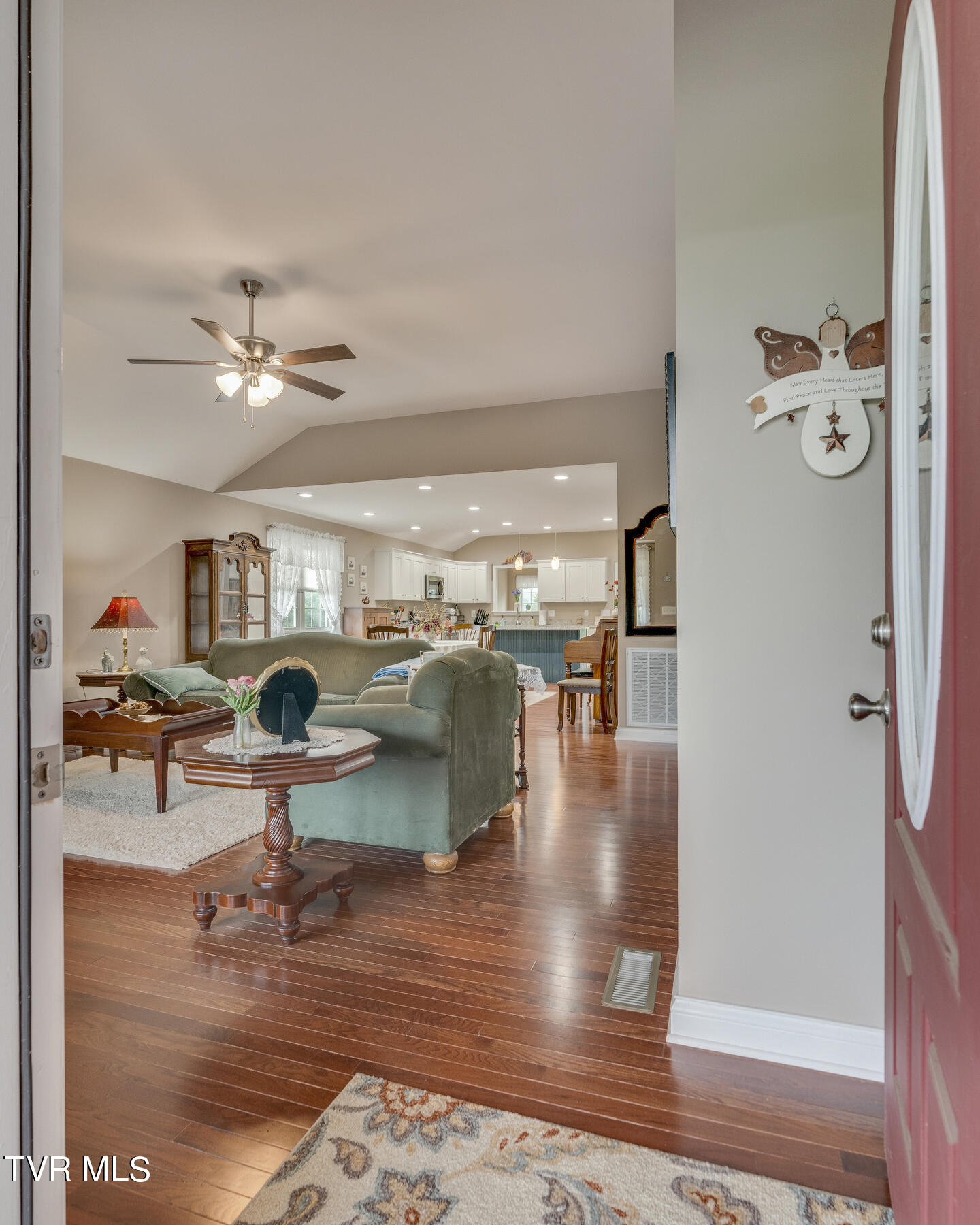 1932 Seaver Road Kingsport, TN 37660 - Photo 5 of 34 005