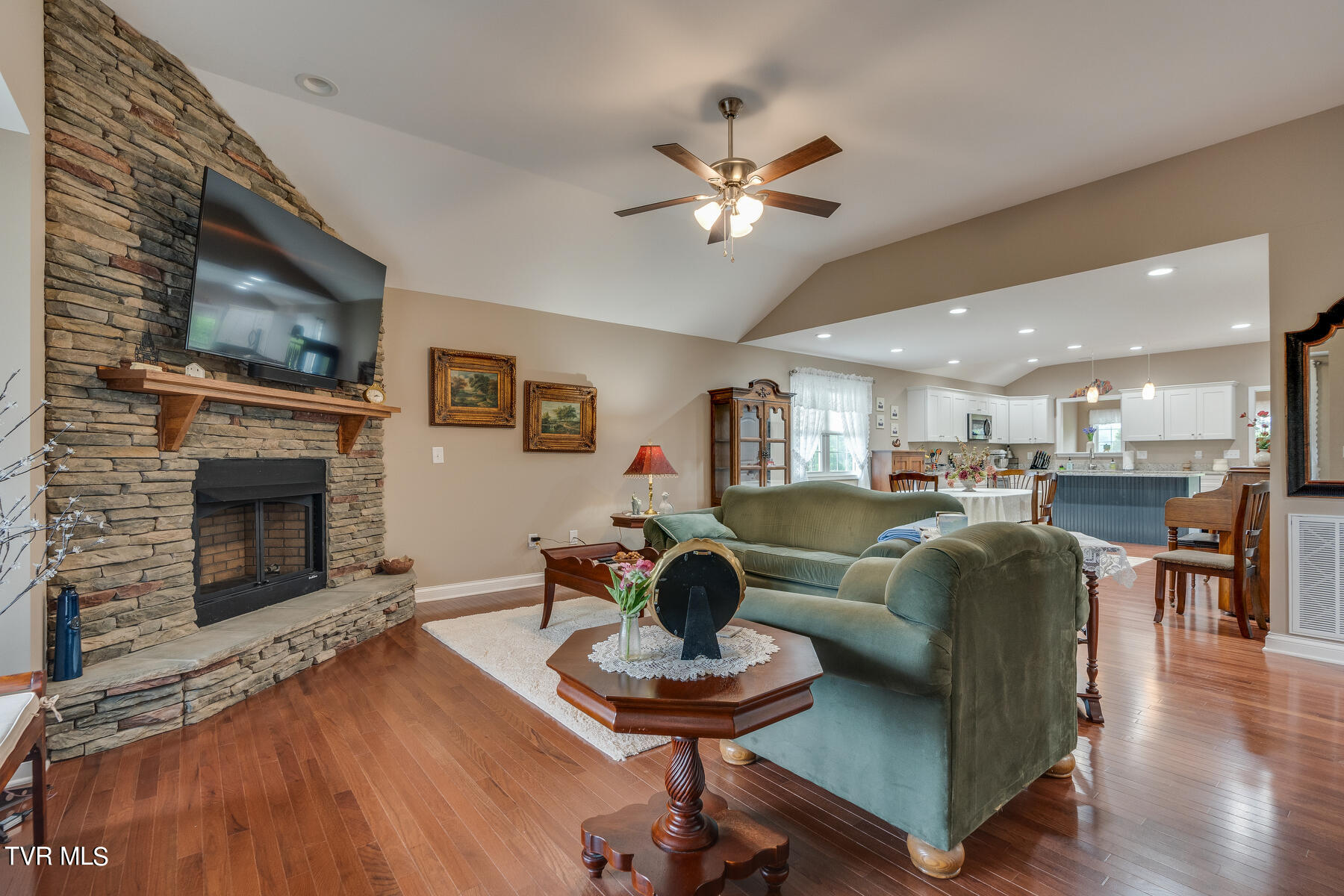 1932 Seaver Road Kingsport, TN 37660 - Photo 6 of 34 006