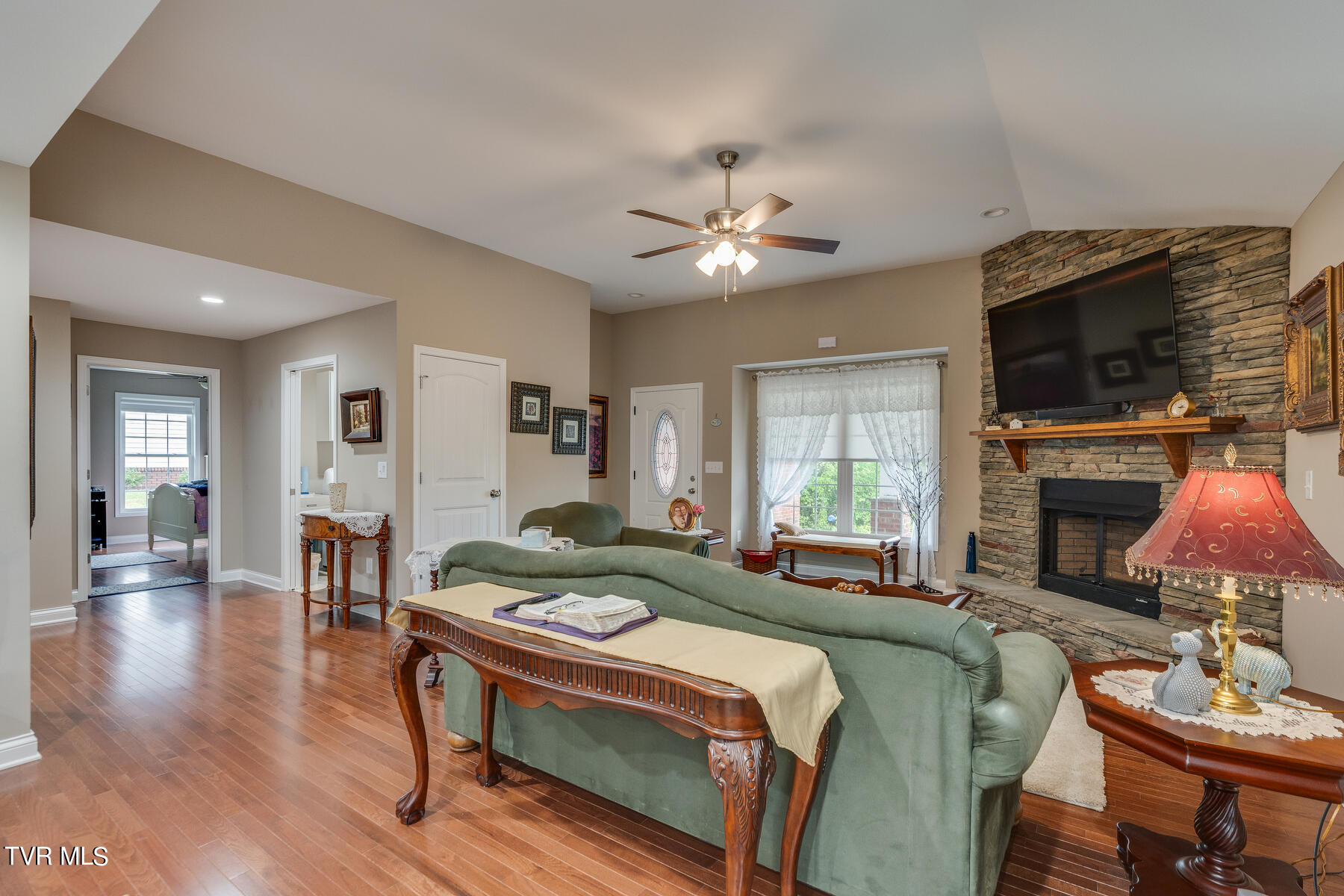 1932 Seaver Road Kingsport, TN 37660 - Photo 8 of 34 008