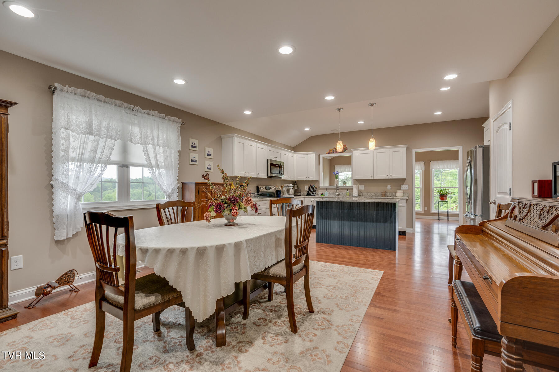 1932 Seaver Road Kingsport, TN 37660 - Photo 9 of 34 009
