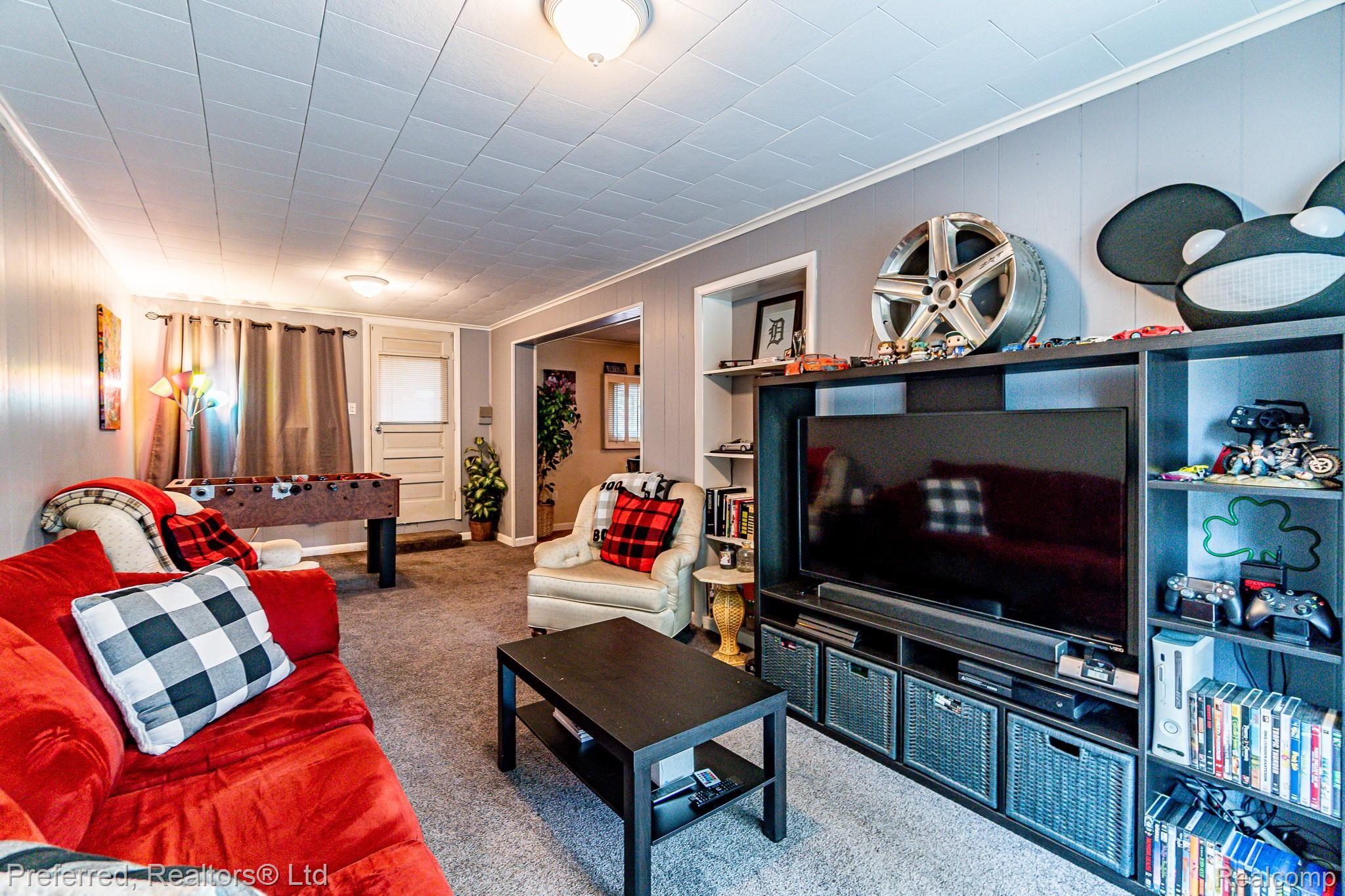 3196 West Maple Road Wixom, MI 48393 - Photo 25 of 37 -32.jpg