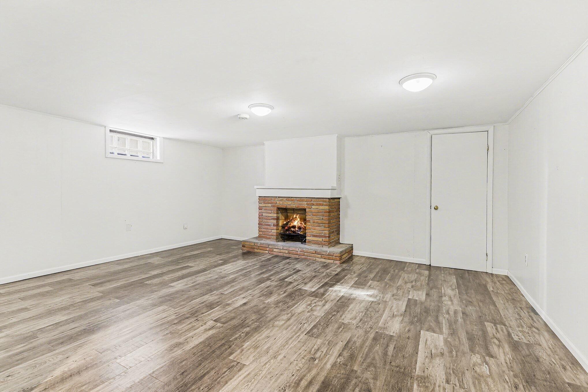 127 Madelon Street Belleville, MI 48111 - Photo 19 of 34 014_file_2584