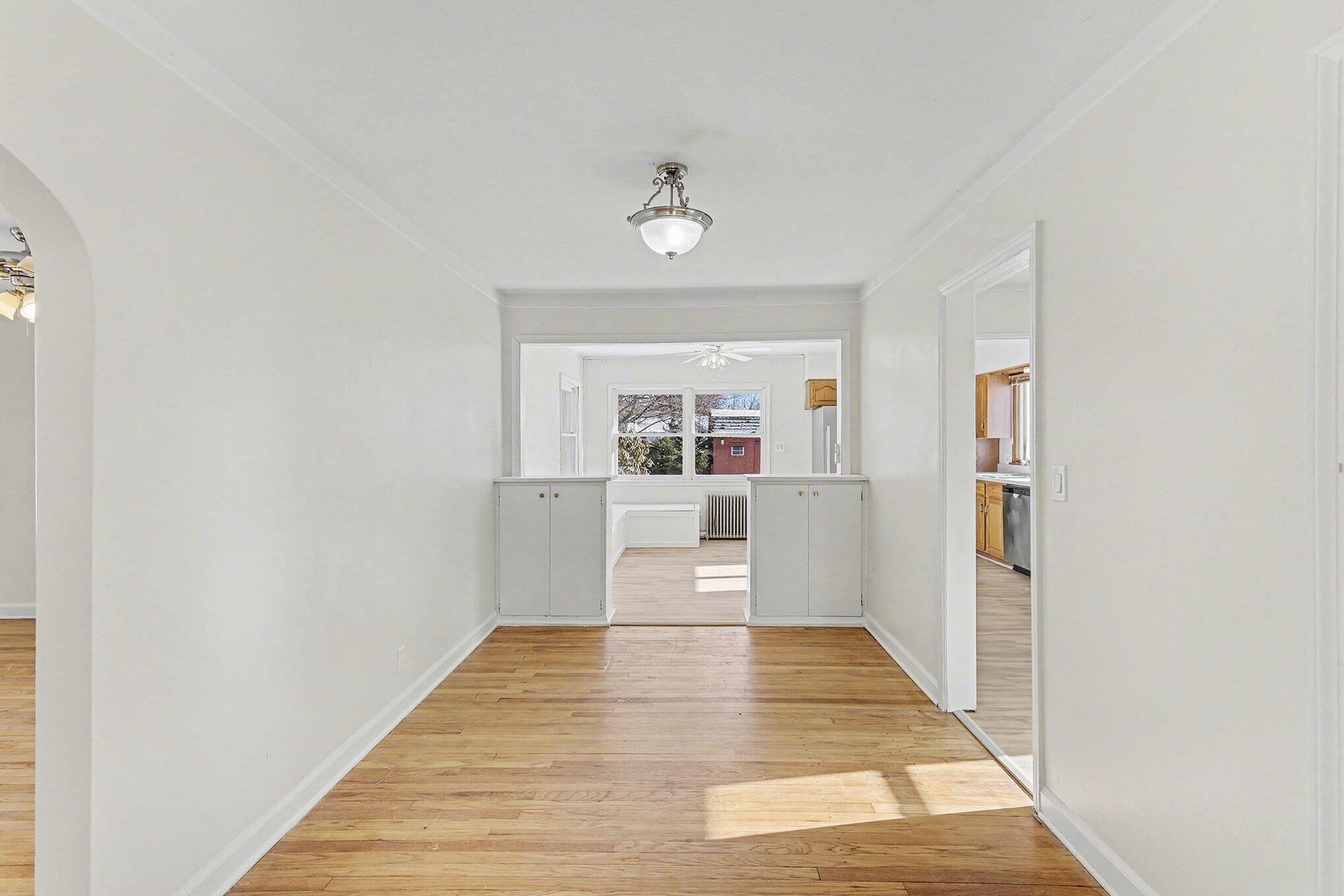 127 Madelon Street Belleville, MI 48111 - Photo 5 of 34 004_file_4805