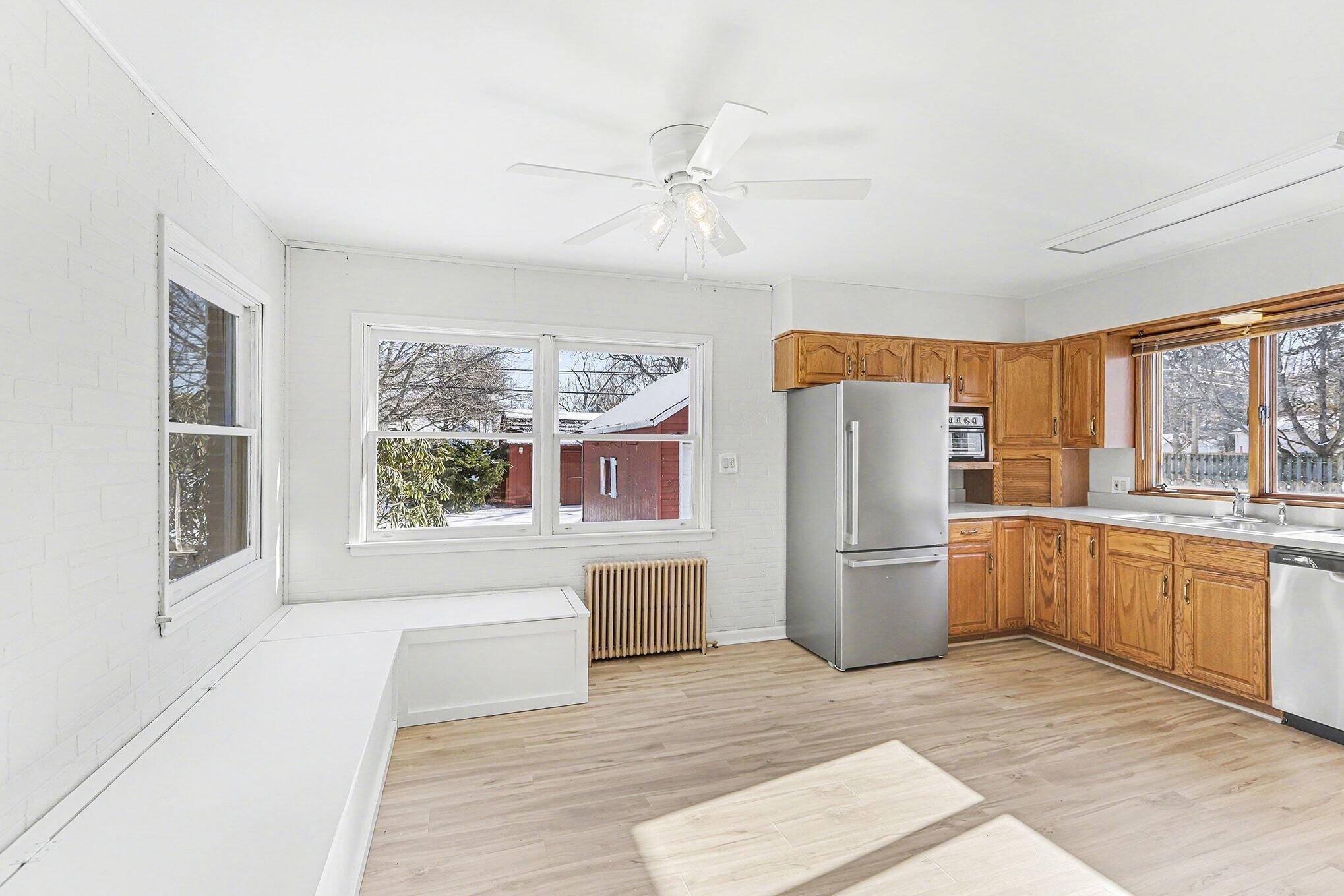 127 Madelon Street Belleville, MI 48111 - Photo 8 of 34 007_file_4644