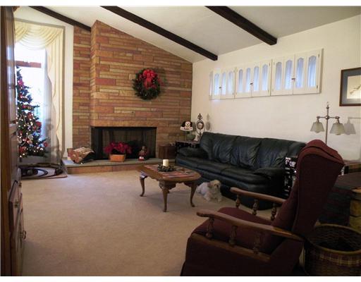 981 Baker Road Canonsburg, PA 15317 - Photo 3 of 18 Living Room.