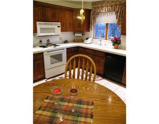 981 Baker Road Canonsburg, PA 15317 - Photo 7 of 18 Kitchen.