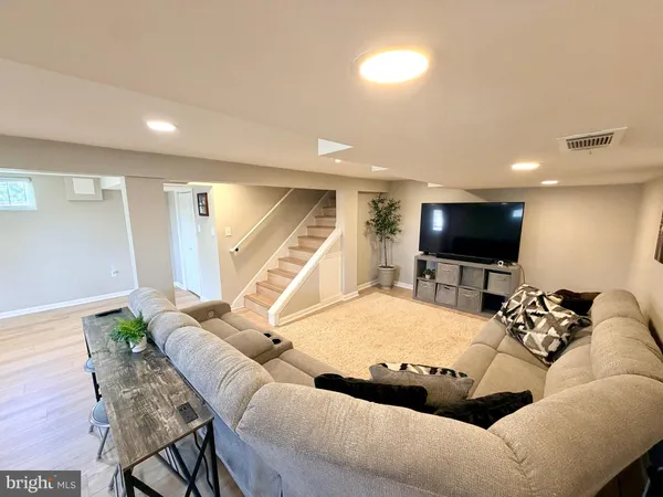 $4,500 | 2916 Meadow Lane, Falls Church, VA 22042