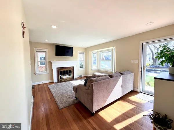 $4,500 | 2916 Meadow Lane, Falls Church, VA 22042