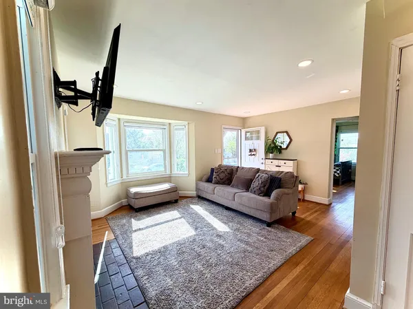 $4,500 | 2916 Meadow Lane, Falls Church, VA 22042